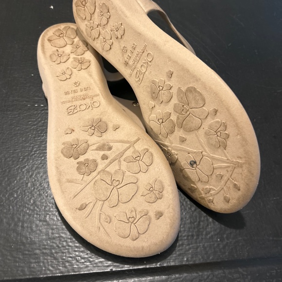 OKAB Gold Leaf Sandal - Picture 2 of 3